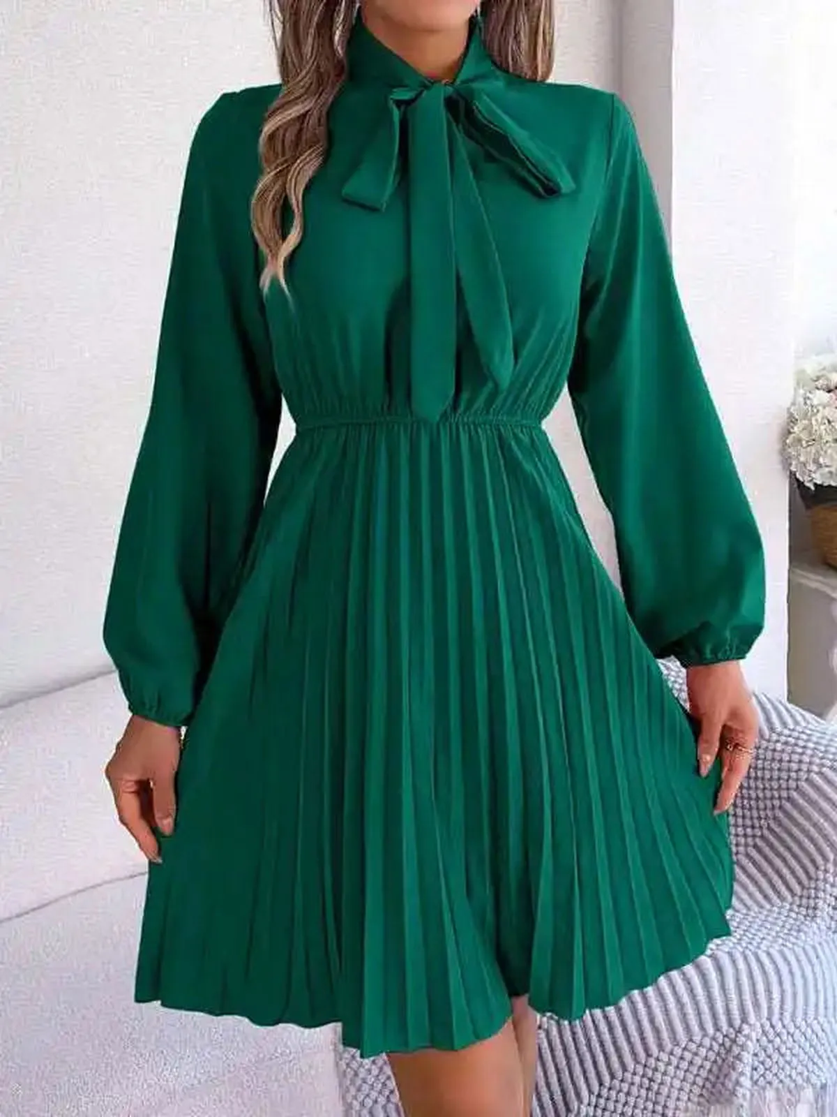 Autumn and winter temperament tie waist long sleeve pleated skirt