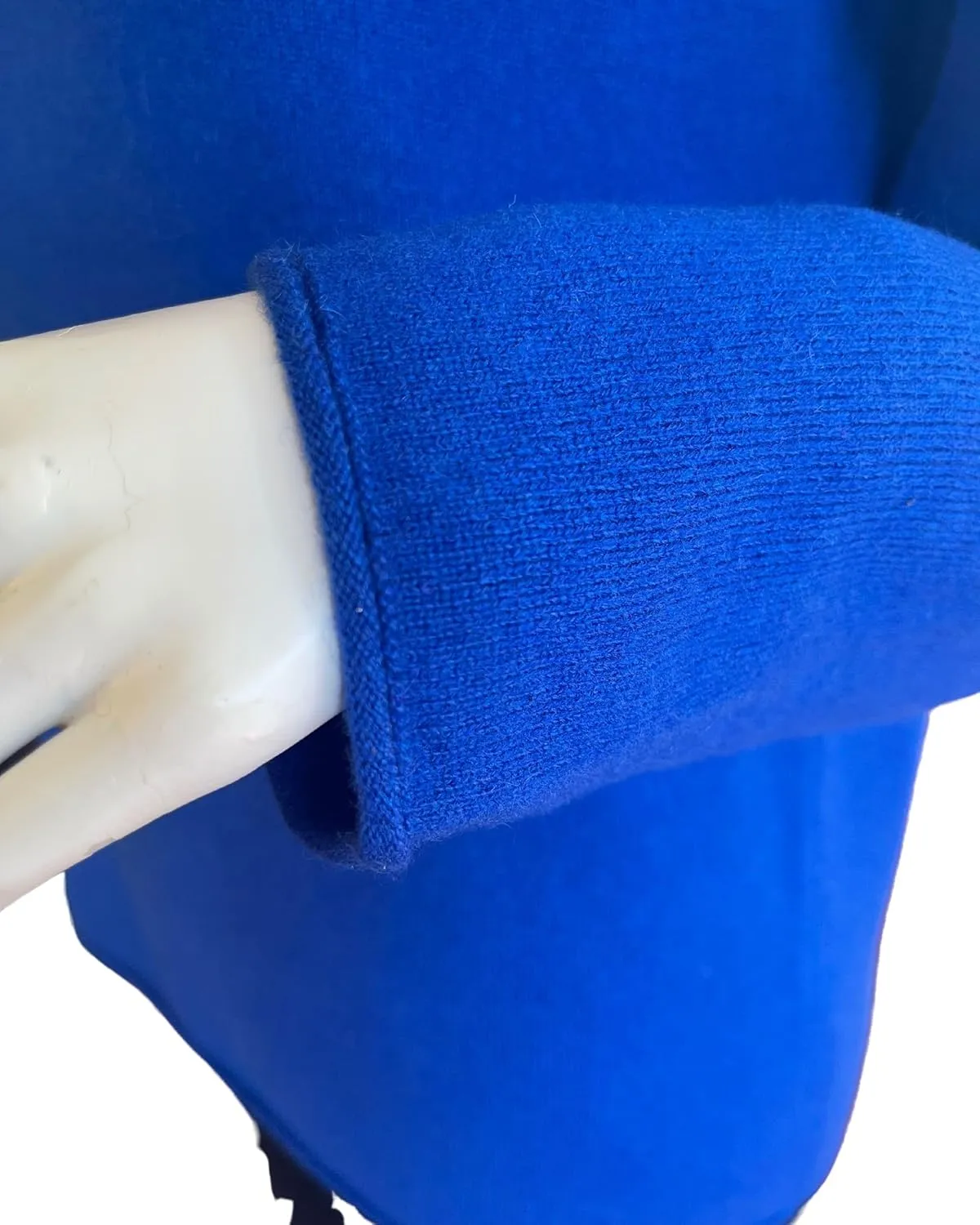 Women's 100% Cashmere Long Sleeve Crew Neck Sweater. Comfort, Luxury, and Soft Silky Texture - Essential Classic Pullover